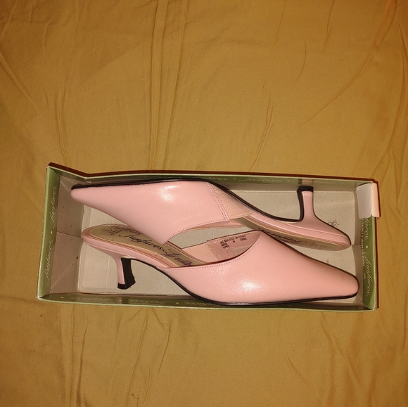 Women's Matching Purse & Short heels Shoes - Picture 12 of 16